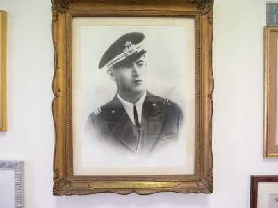 �Queste sono invece le fotografie di coloro a cui � intitolata la nostra sede � sottolinea il presidente �. Si tratta del capitano Gino Alberto Priolo, caduto durante la Seconda Guerra Mondiale...